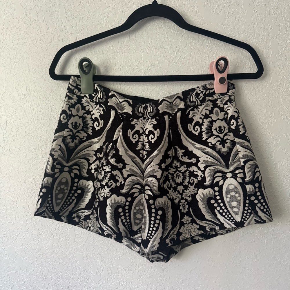 Alice + Olivia Tapestry Jacquard Shorts, size 6